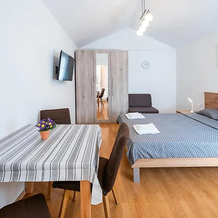 Cozy In With Kitchenette Apartment